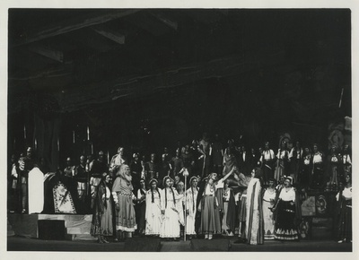 Alfred Kalninsch, Läti helilooja, (organist-orelikunstnik), koorijuht, grupipilt "Banuta" Läti originaalooper Alfred Kalninschilt, ettekandel  Läti
natsionaalooperis, Riias  duplicate photo