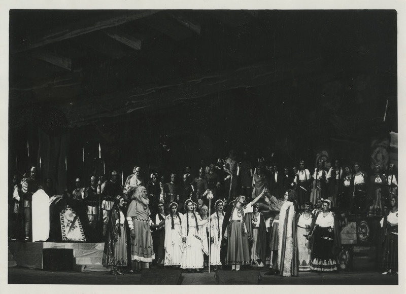 Alfred Kalninsch, Läti helilooja, (organist-orelikunstnik), koorijuht, grupipilt "Banuta" Läti originaalooper Alfred Kalninschilt, ettekandel  Läti
natsionaalooperis, Riias