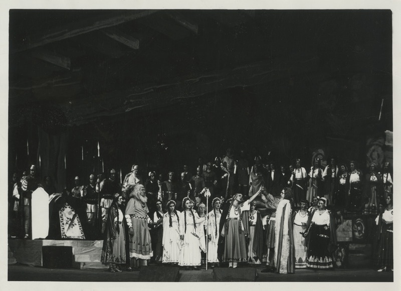 Alfred Kalninsch, Läti helilooja, (organist-orelikunstnik), koorijuht, grupipilt "Banuta" Läti originaalooper Alfred Kalninschilt, ettekandel  Läti
natsionaalooperis, Riias