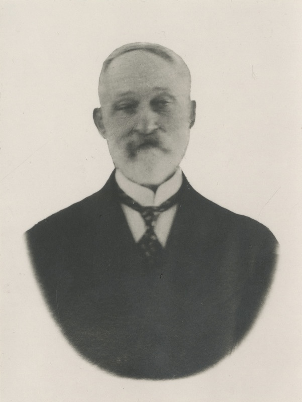 Voldemar Kiisvek,portreefoto, seltskonnategelane