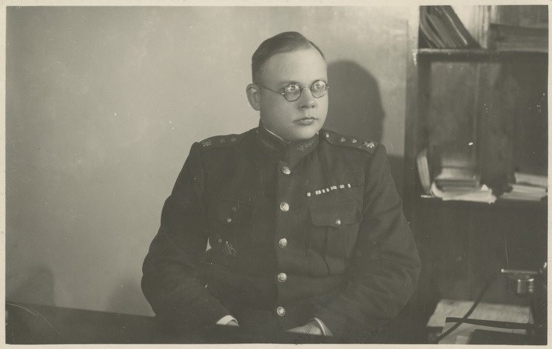 Eesti sõjaväelane Emil Kursk oma kabinetis