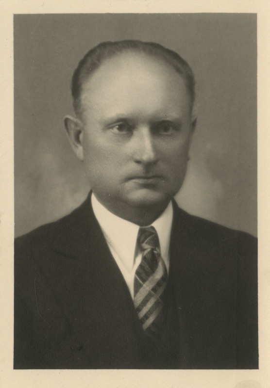 Ajakirjanik ja luuletaja Mart Lekstein (alates 1937 Lepaste)