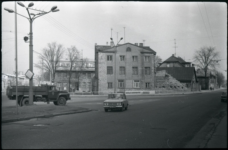 Tallinn, Kesklinn, Veerenni asum, J. Sihveri (Vana-Lõuna) tänava ja Pärnu maantee nurk.