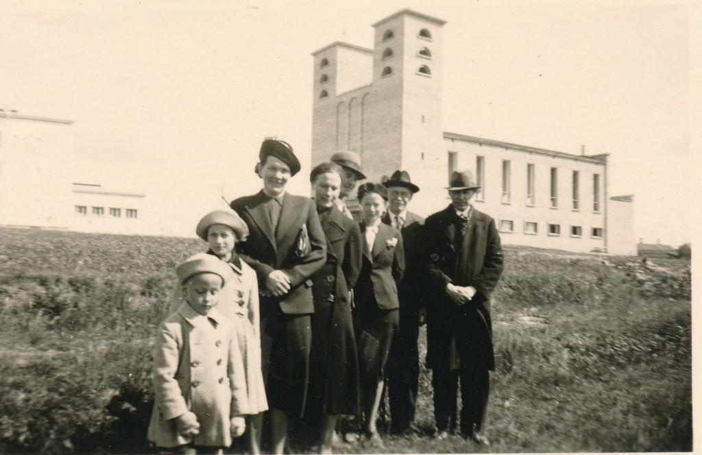 Pauluse kiriku juures.