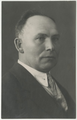 Ajakirjanik ja kirjanik Jakob Mändmets, portreefoto  duplicate photo