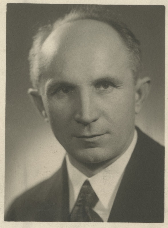 Kirjanik Jüri Parijõgi, portreefoto