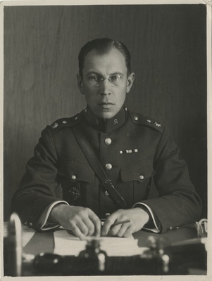 Sõjaväeinsener major Friderich-Alfred Olbrei, portreefoto  similar photo
