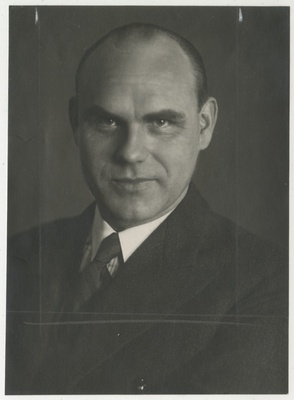 Tartu ülikooli õppejõud ja majandusteadlane Eduard Poom, portreefoto  duplicate photo