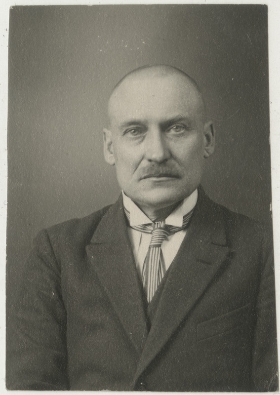 Dr. Paul Põdder. Portreefoto.