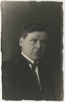 Tõrva ühisgümnaasiumi juhataja Madis Reisenbuk, portreefoto  duplicate photo