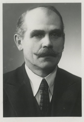 Robert Rothberg, H. Treffneri gümnaasiumi kooliteenija, portreefoto  duplicate photo