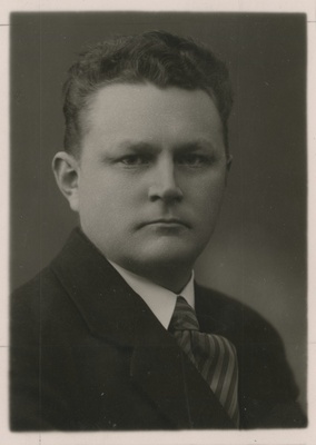 Gustav Ränk, eesti entograaf, pedagoog, Eesti Rahva Muuseumi juhatajaja ja TÜ entograafiaprofessor, portreefoto  duplicate photo