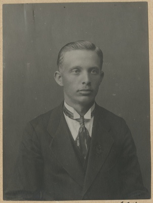Oskar-Johannes Sarnet, eesti vallasekretär Jõgeval ja seltside tegelane, portreefoto  duplicate photo