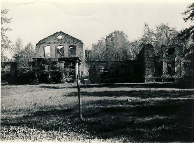 Kunda mõisa varemed