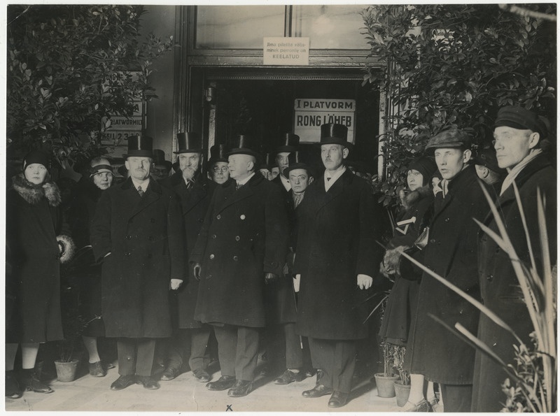 Julian Juliusz Szymański, Poola poliitik ja okultist Tallinna jaamahoones veebr.1927, foto