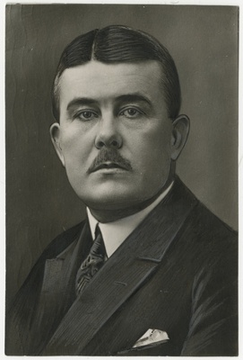 Gustav Talts, eesti advokaat, Viljandi linnapea ja seltskonnategelane, portreefoto  duplicate photo