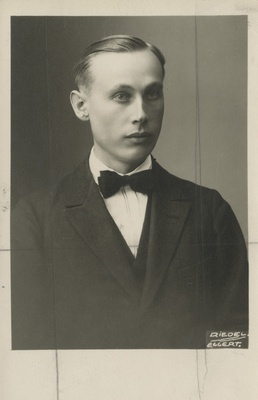 August Ferdinand Tammekann (aastani 1921 Jürgenson), eesti maateadlane ajakirja toimetaja ja seltside tegelane, portreefoto  duplicate photo