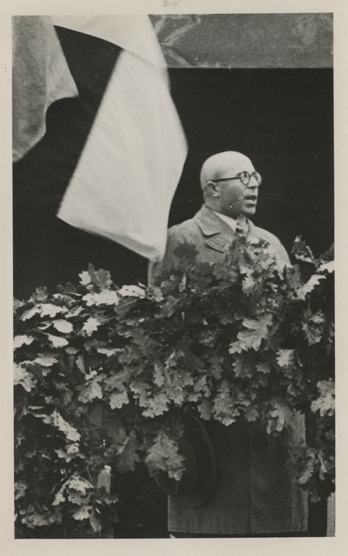 Mihail Tang (ka Mihkel Tang), Eesti politseinik ja Petseri maavanem avamas IX. Petserimaa põllumajanduslikku näitust, foto
