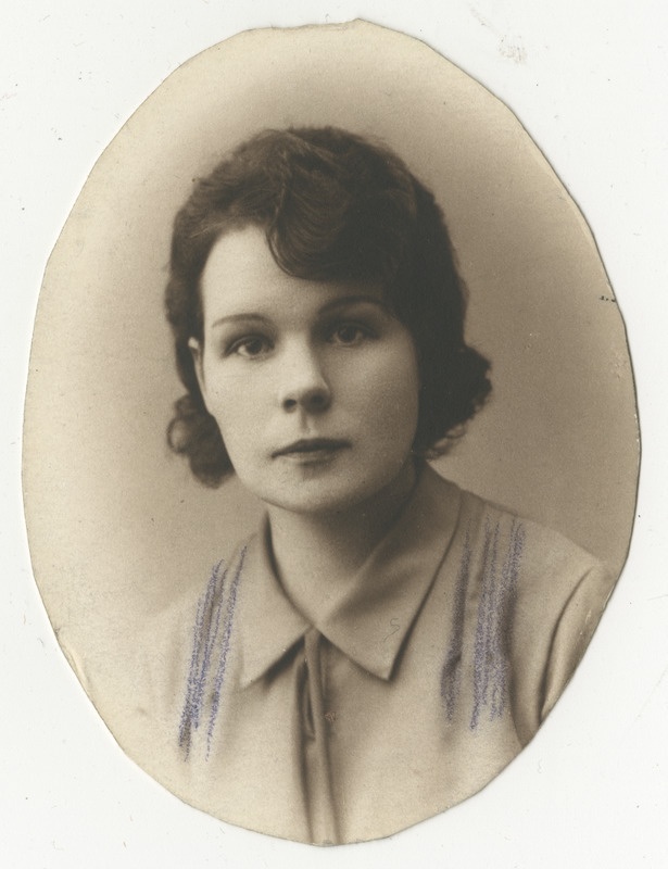 Ida Taras, eesti kantseleitöötaja ja kohtuteenistuja, portreefoto