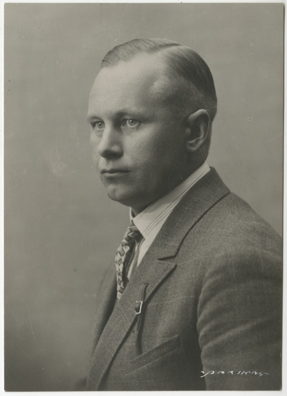 Otto Tief, Eesti poliitik ja sõjaväelane (kapten), Vabariigi Valitsuse moodustaja ja peaministri asetäitja 1944a., portreefoto