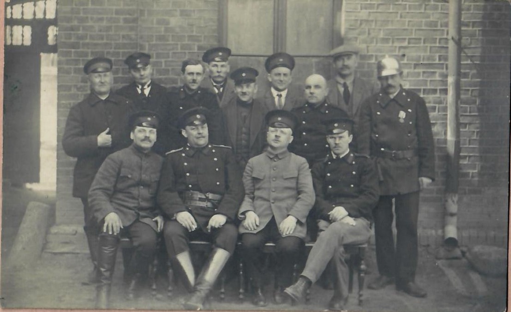 Firefighters in front of Võru Sprinklerhouse