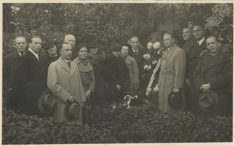 Berliini eestlased Rudolf Tobiase, eesti helilooja ja muusikaõpetaja haual, foto