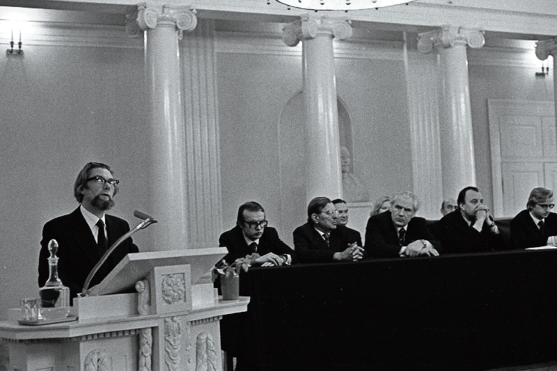 Kirjanik A.H. Tammsaare 100. sünniaastapäevale pühendatud teaduskonverents Tartu Riikliku Ülikooli aulas.