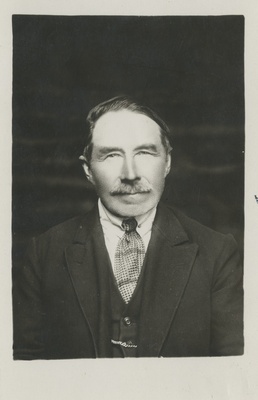 Mihkel Tooms, eesti postivedaja Kolga -Jaanis 30 aastat, portreefoto  duplicate photo