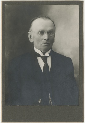 August Tobber, eesti kooliõpetaja ja seltskonnategelane, portreefoto  duplicate photo
