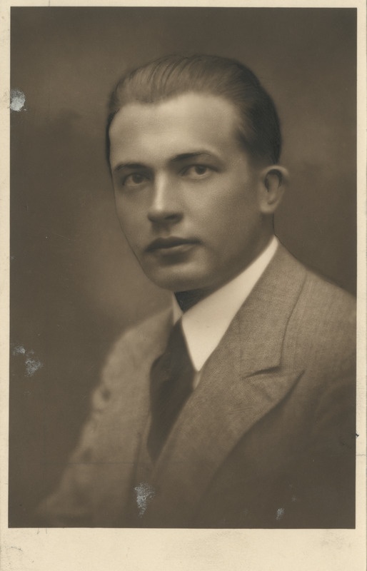 Armin Tuulse (aastani 1936 Armin Neumann), eesti kunstiteadlane, Tartu Ülikooli õppejõud, portreefoto