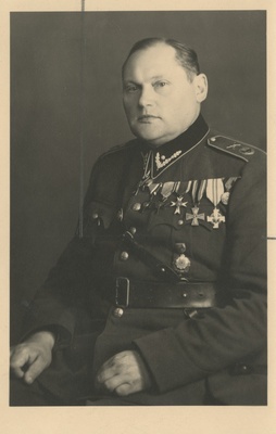 Georg Vaher, eesti sõjaväelane ja Kaitseliidu Viru maleva pealik, portreefoto  duplicate photo