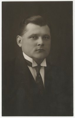 Jaan Vares, Eestis Viljandi kooliarst, Viljandi linnapea ning seltskonnategelane, portreefoto  duplicate photo