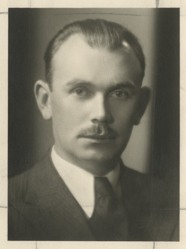 Arvo Veski (1930. aastateni Arnold Veski), eesti üliõpilane, pedagoog ja ehituskäsiraamatute autor, portreefoto