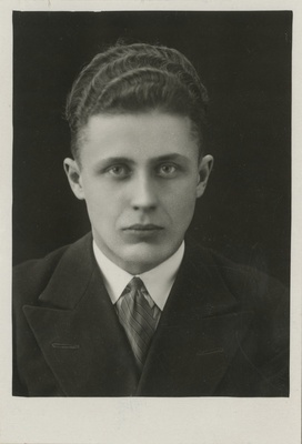 Siegfried Leonhard Veidenbaum, eesti ajalehekirjastaja, portreefoto  duplicate photo