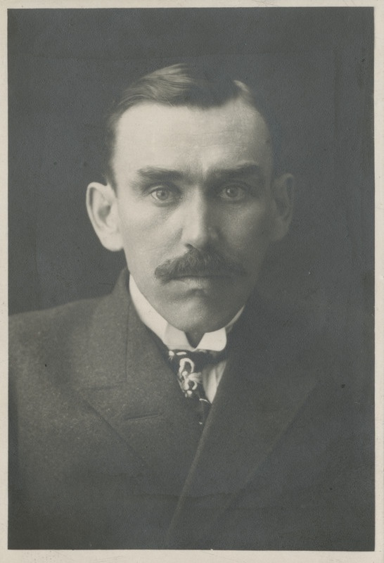 Nikolai Veiderpass, eesti farmatseut, ravimitehnoloog, farmaatsiadoktor (1923), professor (1938), portreefoto