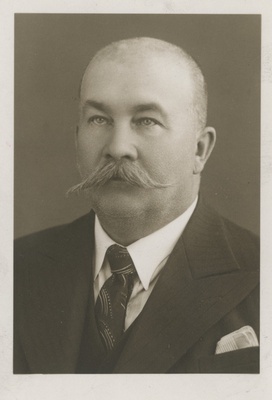 Jaan Vooremaa (enne eestistamist Wöhrmann), Türi telliskivitööstuse omanik ning Türi raudteearst, portreefoto  duplicate photo