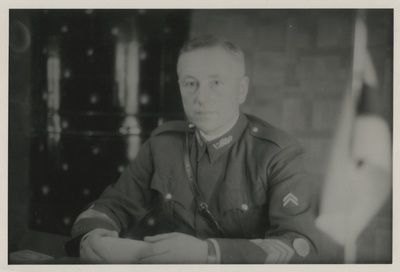 Jaan Kurvits, ratsaväe kolonelleitnant ja ratsarügemendi ülem oma töölaua taga ratsarügemendi 20. aastapäeva eel 1937. aastal  similar photo