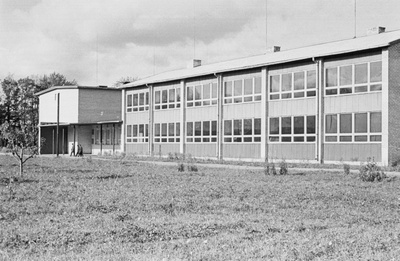 Koolimaja.  similar photo