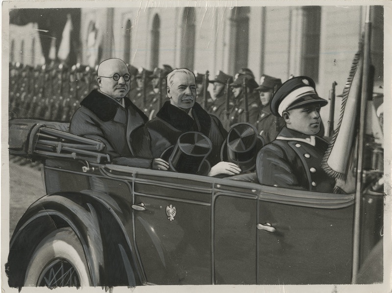 Eesti riigivanema Otto Strandmani visiit Poola veebruaris 1930, Otto Strandman ja Poola president Ignacy Mościcki autos teel Varssavi vaksalist presidendi lossi