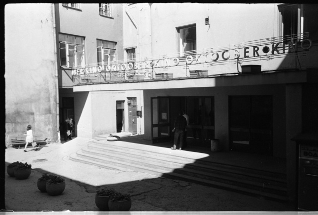 Tallinn, Viru tänav. Kino "Heliose"("Oktoober") sissekäis sisehoovis