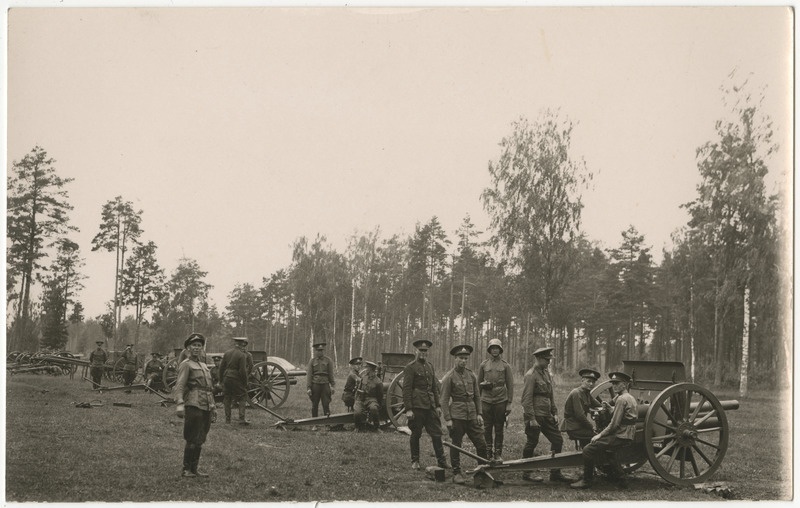 Eesti kaitseväe suurtükipatarei suvistel õppustel