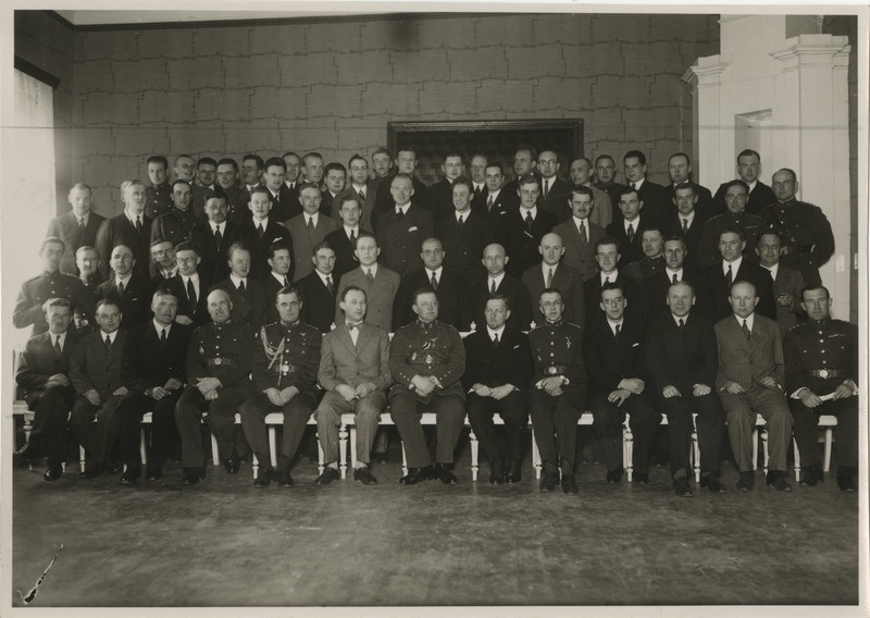 Grupifoto Eesti 2. diviisi Ohvitseride kogu juurde reservohvitseride sektsiooni asutamise koosolekult 21.05.1933 Tartus