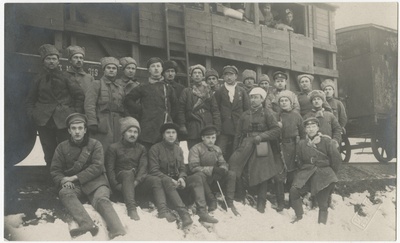 Vabadussõda, laiarööpmelise soomusrongi nr. 1 juhte ja võitlejaid  duplicate photo