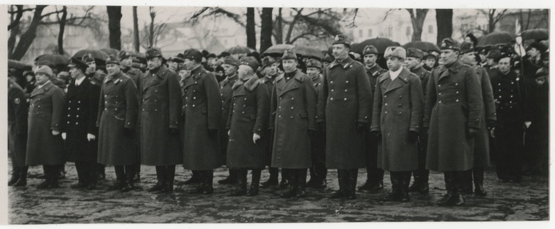 Eesti Vabariigi 17. aastapäeva paraad Tartus Lihaturul 24.02.1935, ohvitserid paraadil
