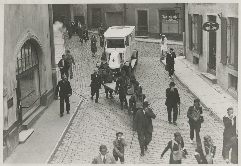Kaitseliidu gaasikaitse propagandarongkäik Tallinna vanalinnas 28.04.1929