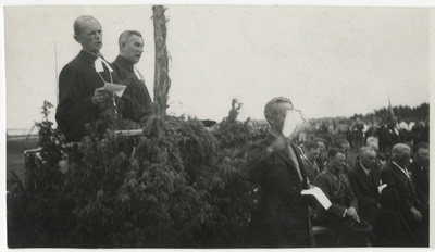 Eesti Skautide III suurlaager Paralepas 09.-19.07.1936, õpetajad Harri Haamer ja Paul Kuusik laagri avajumalateenistust pidamas  duplicate photo