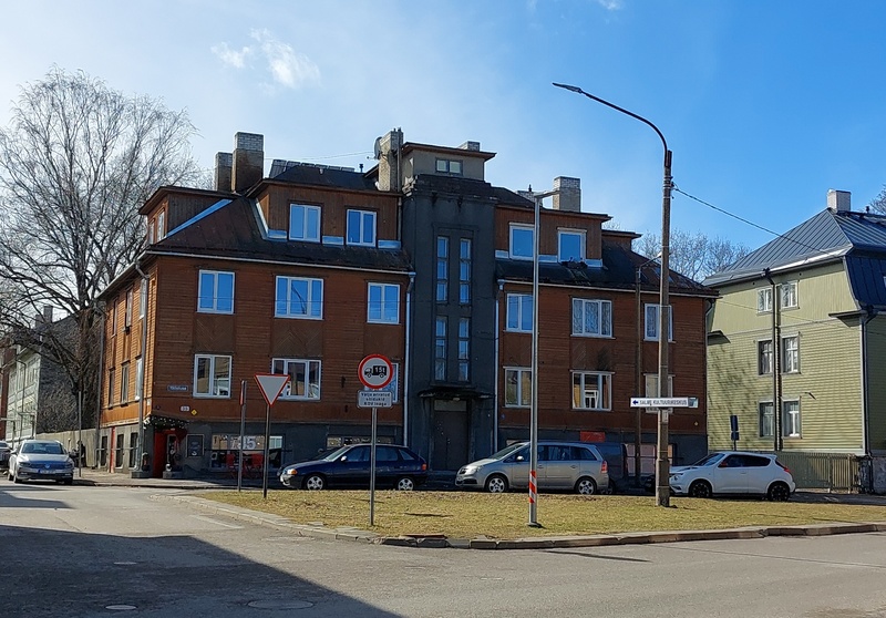 View of the building Tööstuse Street 35. rephoto