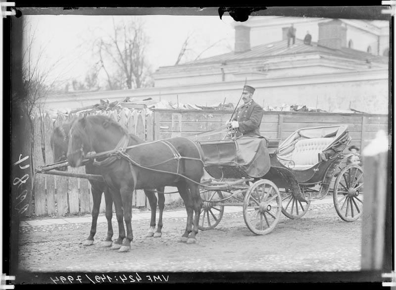 fotonegatiiv, Jaan? Elblaus, voorimees, kaless, kaks hobust, Viljandi, Harjutuse (Koidu) tn, 1902 foto J. Riet