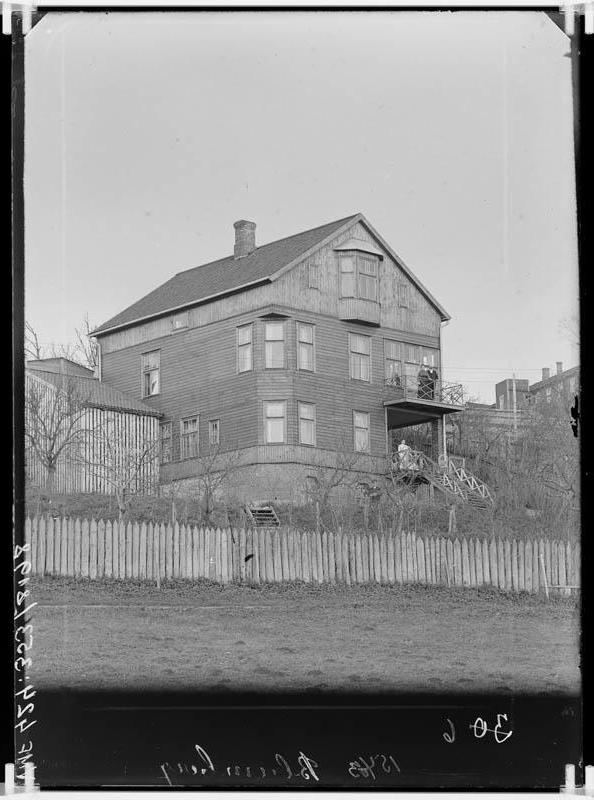 fotonegatiiv, Viljandi Pikk tn 39 G. Blumbergi maja, vaade järve poolt 1913 foto J. Riet