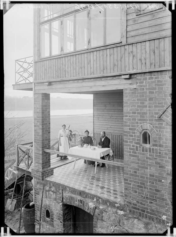 fotonegatiiv, Viljandi Pikk tn 39 G. Blumberg'i maja, terrass, eemal järv 1913 foto J. Riet